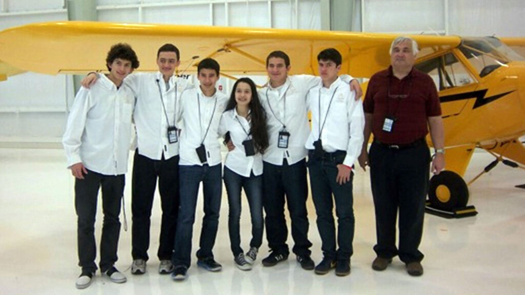 Six AUC 9th graders amazed the Astronaut Challenge competition